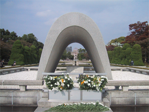 広島平和都市記念碑.jpg